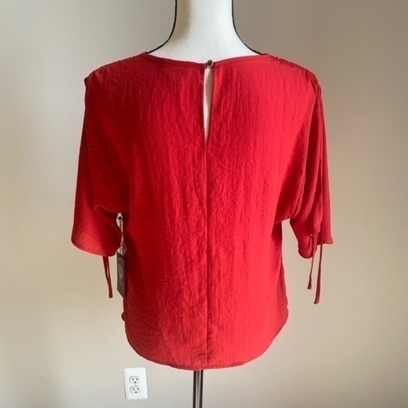 NWT Vince Camuto Red Split Sleeve Blouse Size XS - Picture 4 of 6